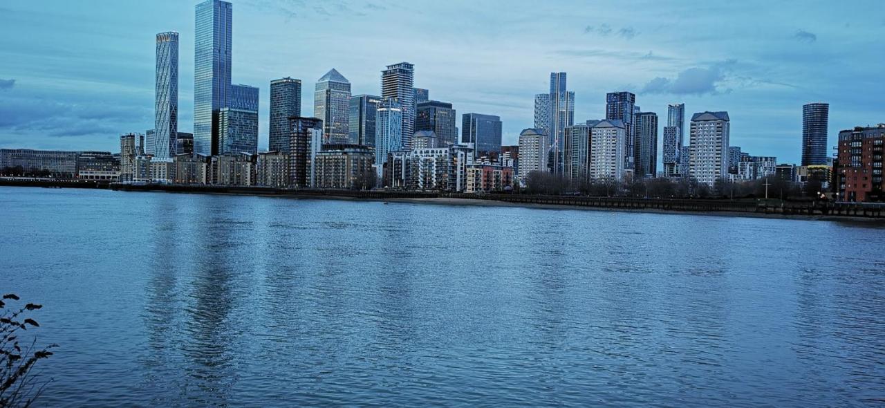 Stunning Massive Bedroom +Direct Thames River View Londen Buitenkant foto