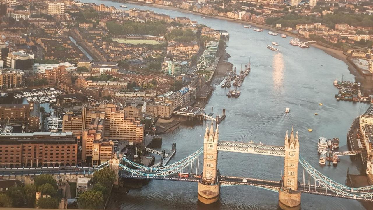 Stunning Massive Bedroom +Direct Thames River View Londen Buitenkant foto