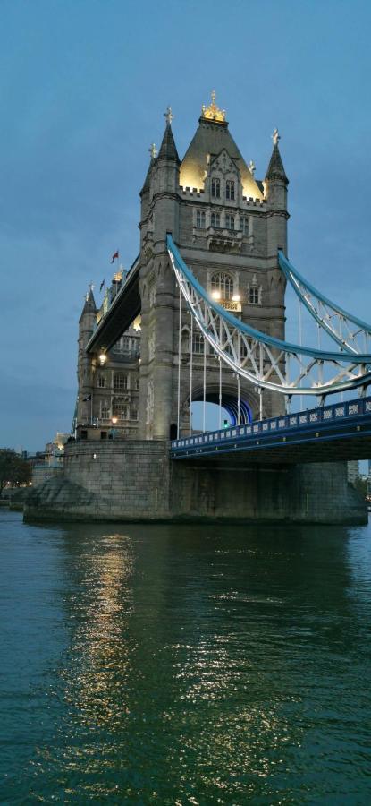 Stunning Massive Bedroom +Direct Thames River View Londen Buitenkant foto