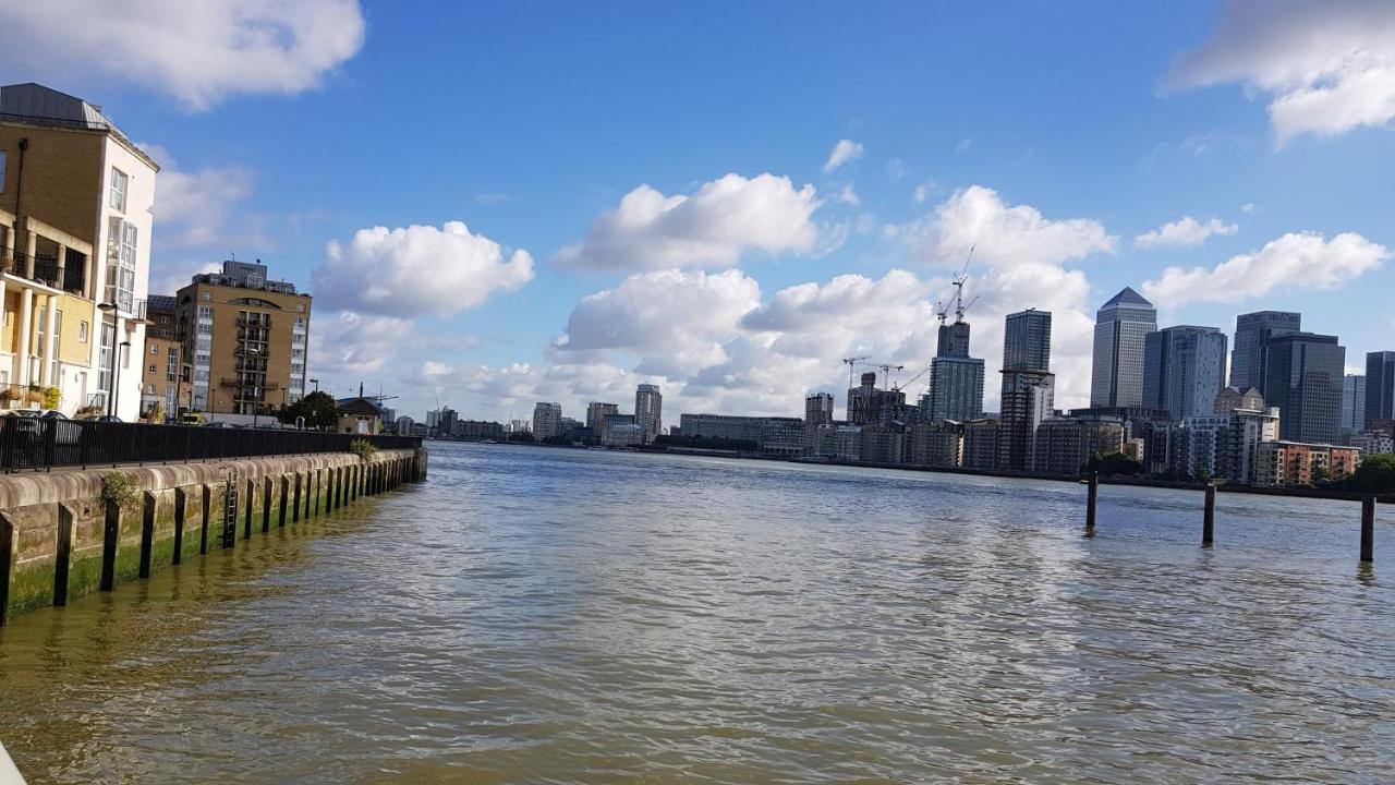 Stunning Massive Bedroom +Direct Thames River View Londen Buitenkant foto
