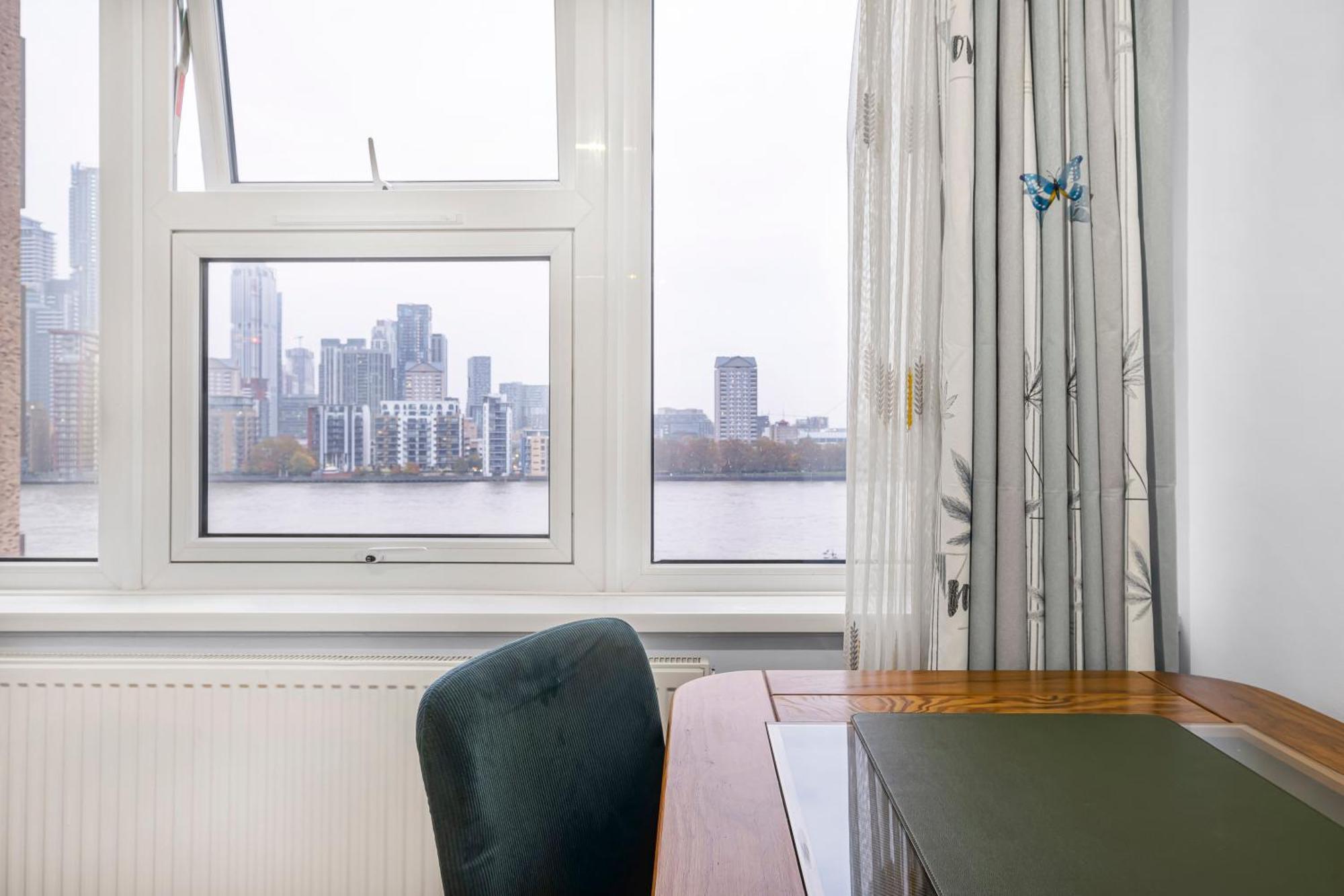 Stunning Massive Bedroom +Direct Thames River View Londen Buitenkant foto