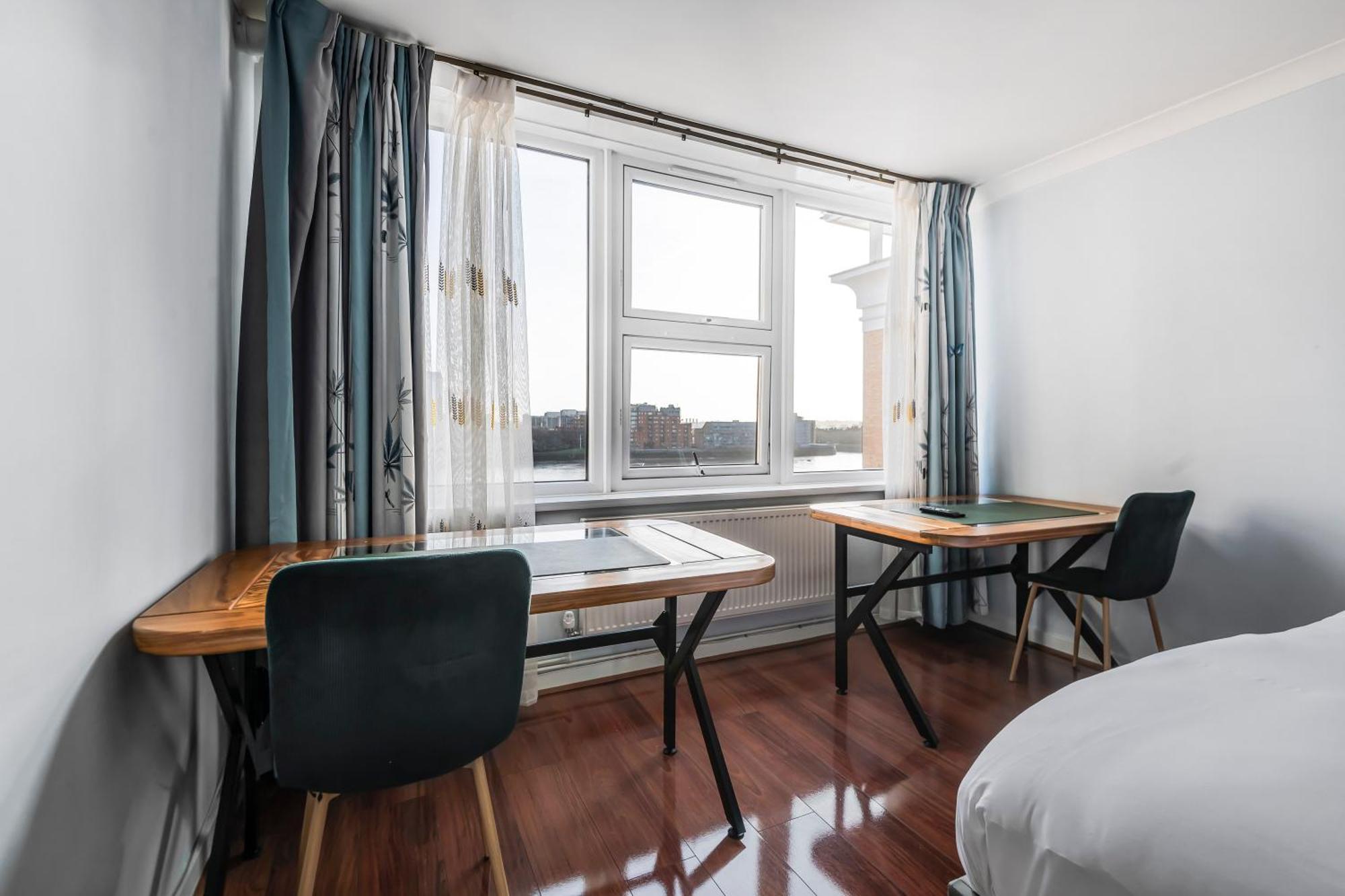 Stunning Massive Bedroom +Direct Thames River View Londen Buitenkant foto
